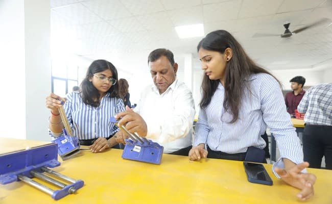 VSIET, Greater Noida Labs 5.webp