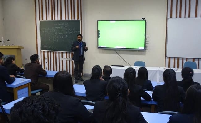 CBS Kolkata Classroom 1.webp