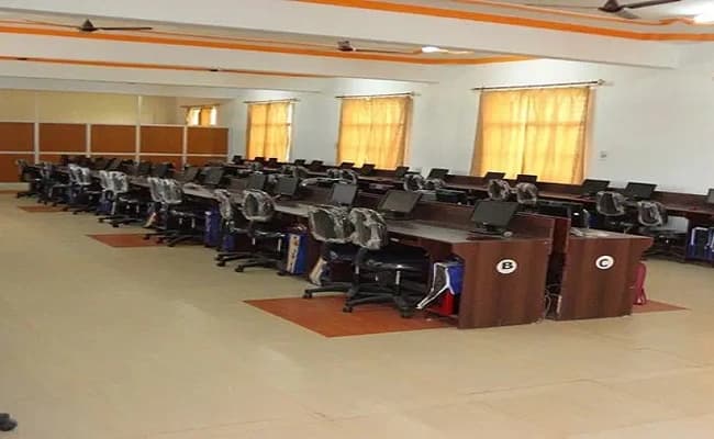 s-s-institute-of-management-lucknow Labs 1.webp