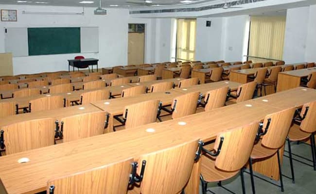 dr-ram-manohar-lohiya-national-law-university-rmlnlu-lucknow-classroom-0000-layer-5-classroom