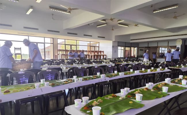 1-0004-layer-1-cafeteria-17