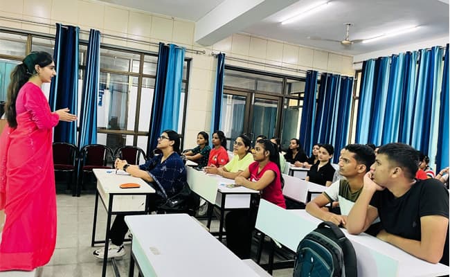 army-institute-of-management-and-technology-aimt-2-0000-layer-5-classroom
