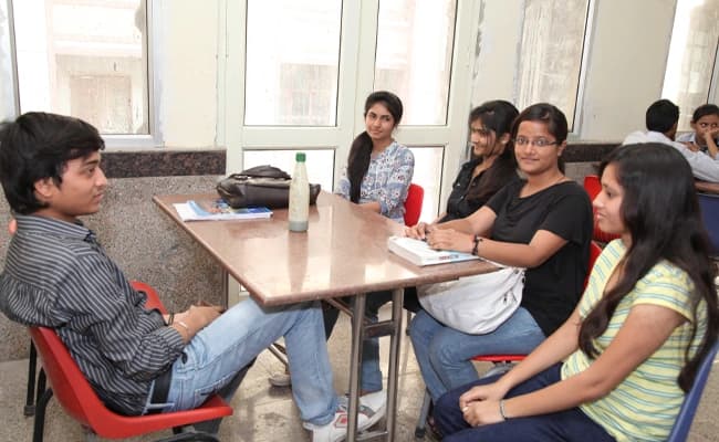 GNIOT, Greater Noida Cafeteria 2.webp