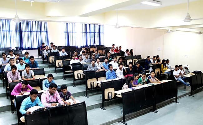 himgiri-zee-university-hzu-classroom-0004-layer-1-classroom