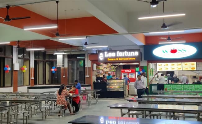1-0002-layer-3-cafeteria-63