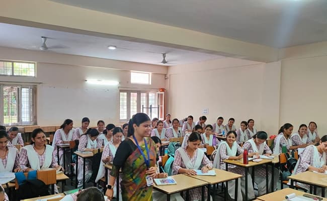 sunrise-academy-management-society-college-of-education-0001-class4-classroom