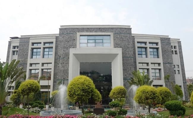 Bimtech Greater Noida Infra 1.webp