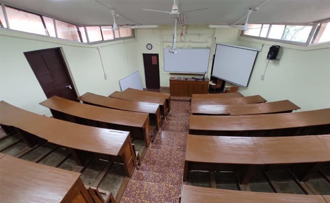 1-0004-layer-1-classroom-117