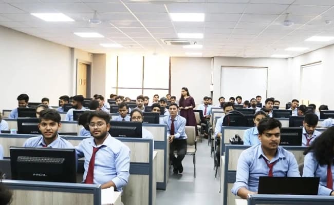 GLBIMT, Greater Noida Classroom 3.webp
