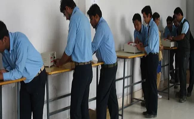 camellia-institute-of-engineering-and-technology-ciet-12-classroom