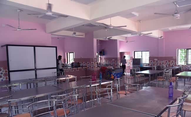 03-cafeteria-2