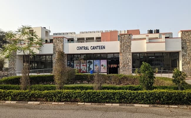 1-0001-layer-4-cafeteria-78