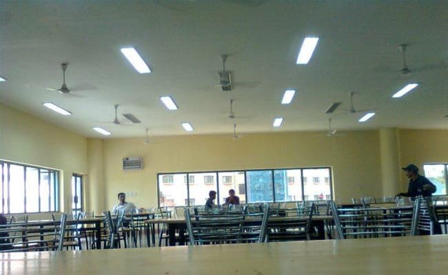 1-0002-layer-2-cafeteria-3