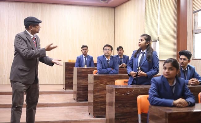 GNIM, Greater Noida Classroom 4.webp