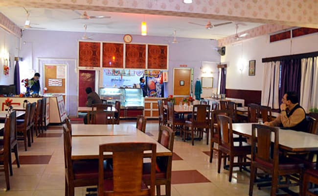 1-0002-layer-3-cafeteria-67