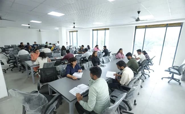 VSIET, Greater Noida Classroom 5.webp