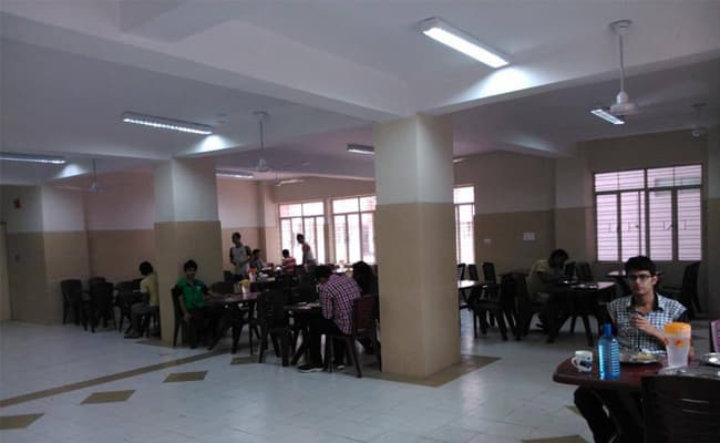 1-0002-layer-3-cafeteria-77