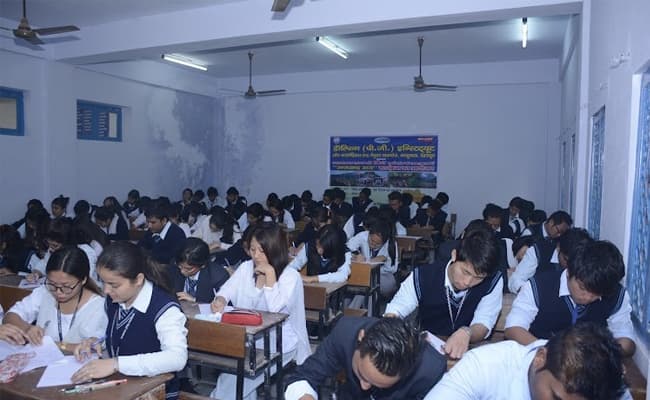 dolphin-pg-institute-of-biomedical-natural-sciences-2-0002-layer-3-classroom