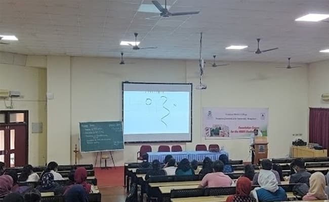 yenepoya-deemedtobe-university-bangalore-powered-by-emversity-0001-class2-classroom