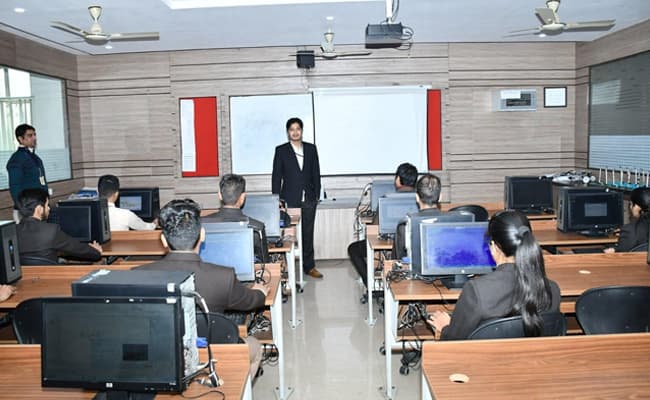 its-engineering-college-0011-lab-lab