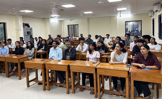 national-university-of-advanced-legal-studies-nuals-ernakulam-classroom-0003-layer-2-classroom