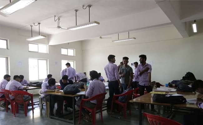 1-0000-layer-5-classroom-122