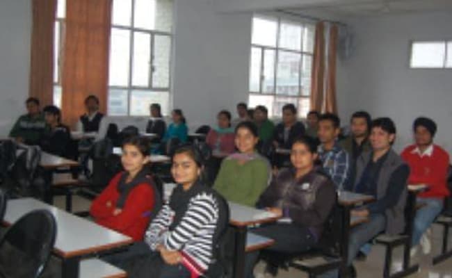 aman-bhalla-institute-of-engineering-and-technology-abiet-classroom-0002-layer-1-classroom