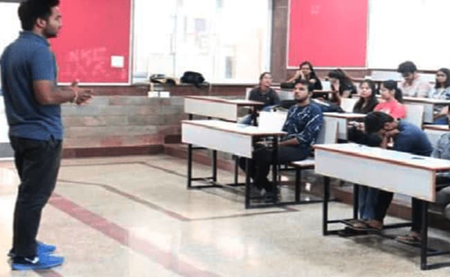 3-0006-classroom-classroom-6