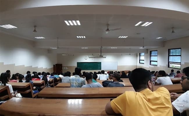 1-0004-layer-1-classroom-86