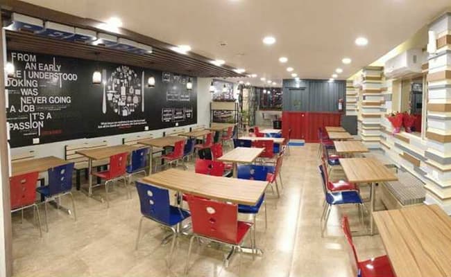 1-0004-layer-1-cafeteria-73