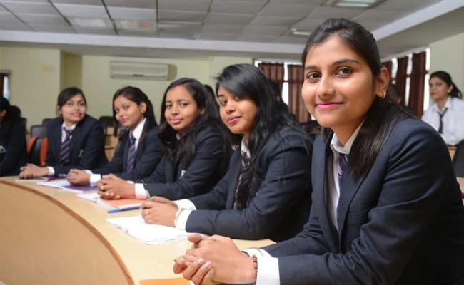 AGI, Greater Noida Classroom 3.webp