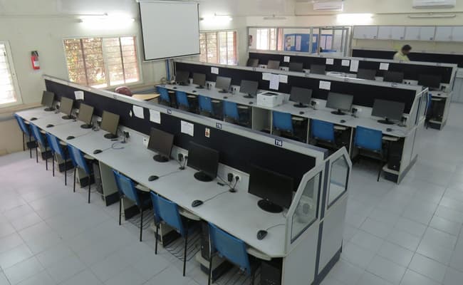 smt-hiraben-nanavati-institute-of-management-research-for-women-hnimr-0004-class1-classroom