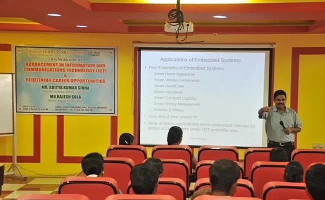 VelTech University, Chennai Classroom 4.webp