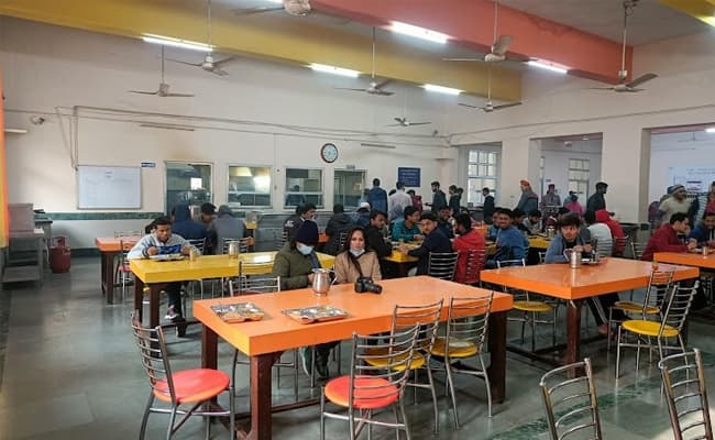 1-0000-layer-5-cafeteria-67