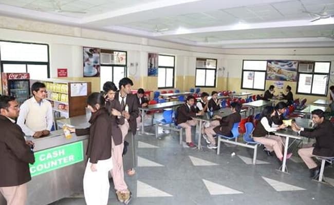its-engineering-college-0000-cafe-cafeteria