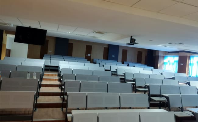 1-0004-layer-1-classroom-110