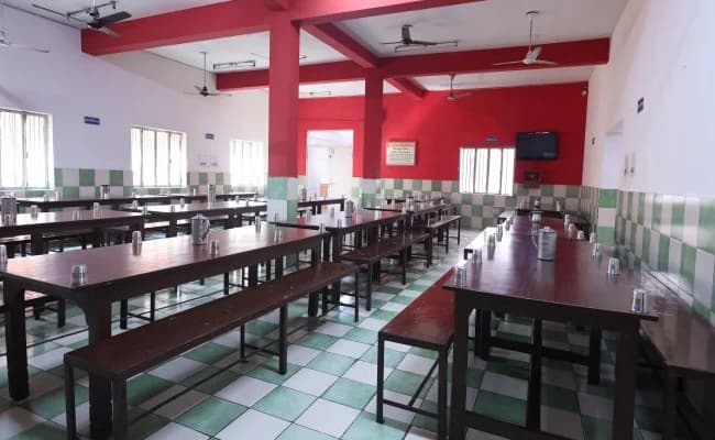 01-cafeteria-3