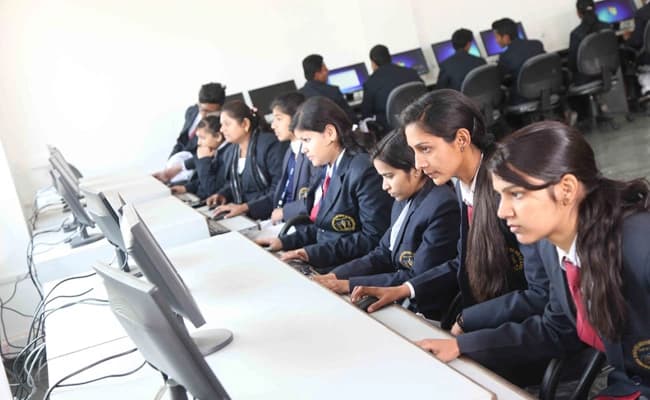 SBS University, Dehradun Labs 1.webp