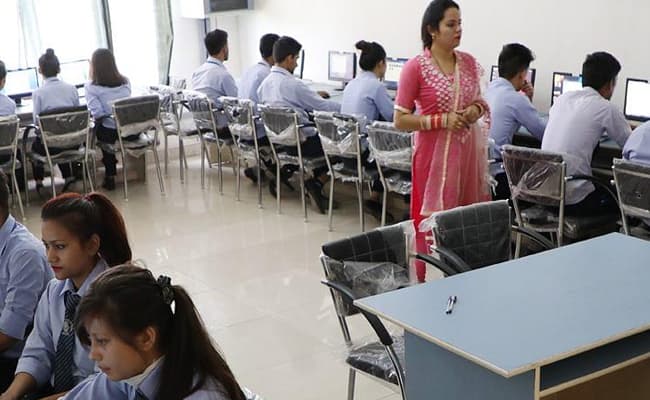 himalayan-group-of-professional-institutions-classroom-0001-layer-3-classroom