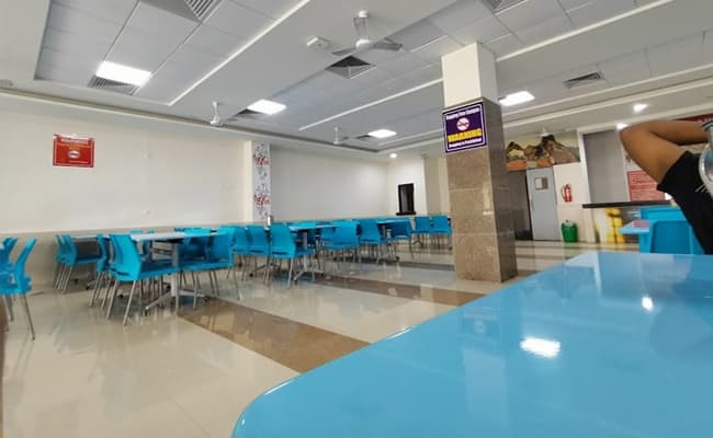 cafe-cafeteria-5