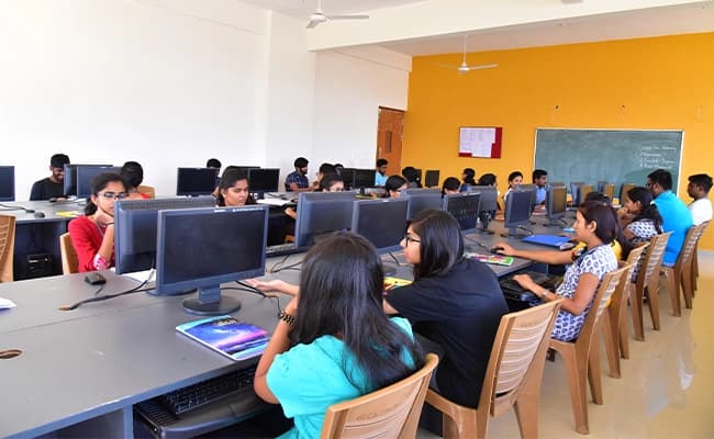 GCEM, Bangalore Labs 1.webp