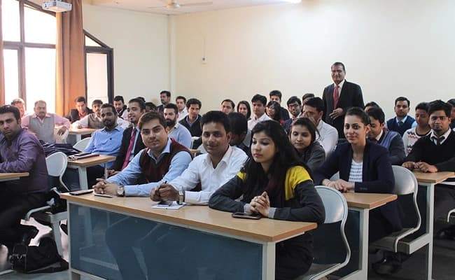 AIM, Greater Noida Classroom 2.webp