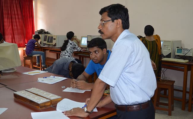 college-of-engineering-and-management-kolaghat-classroom-0000-layer-3-classroom