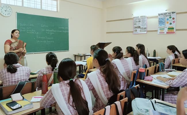 sunrise-academy-management-society-college-of-education-0000-class5-classroom