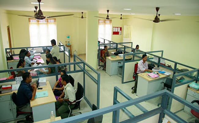 mangalam-college-of-management-studies-ettumanoor-classroom-0001-layer-4-classroom