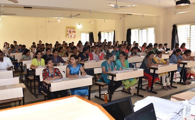father-muller-college-of-pharmaceutical-sciences-classroom-0004-layer-4-classroom