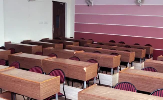 AIMT, Lucknow Classroom 2.webp