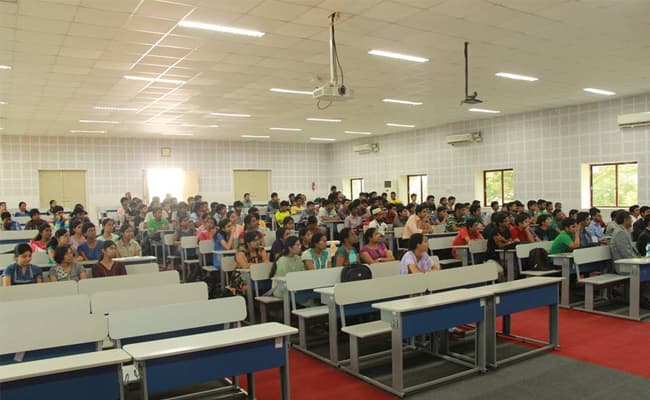 1-0004-layer-1-classroom-105