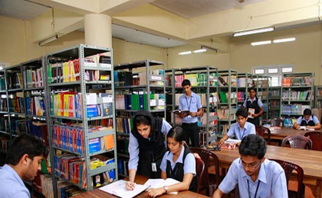 mangalam-college-of-management-studies-ettumanoor-classroom-0004-layer-1-classroom