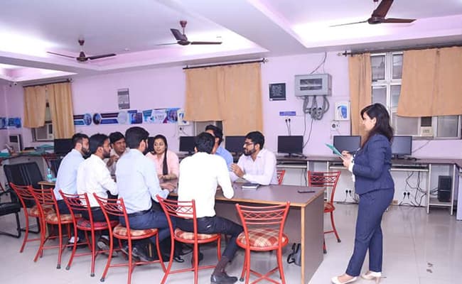 niet-campus-powered-by-sunstones-edge-classroom-0001-layer-2-classroom